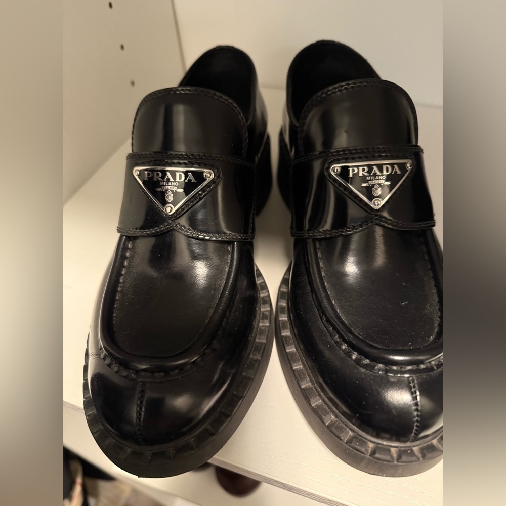 Prada women’s Enameled Metal Triangle Leather Loafers size 35 - Picture 2 of 10